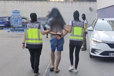 Image de la police espagnole de l'arrestation de l'un des deux djihadistes