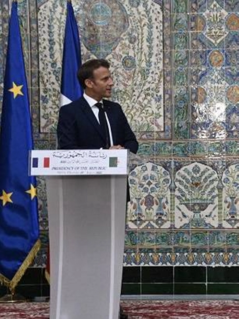 Le pupitre Macron, le pupitre !