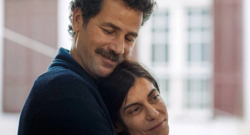 Le Bleu du Caftan de Maryam Touzani aborde subtilement la question de l'homosexualité dans une société profondément conservatrice.