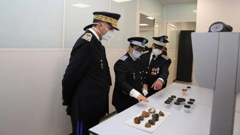 Abdellatif Hammouchi visitant le Laboratoire de Police scientifique et technique de Casablanca