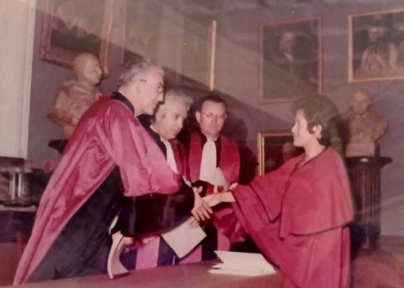 Hennou Allali Maamar, 80 ans aujourd'hui, est devenue dans les années soixante l'une des premières femmes médecins du Maroc après avoir décroché son diplôme à Montpellier.