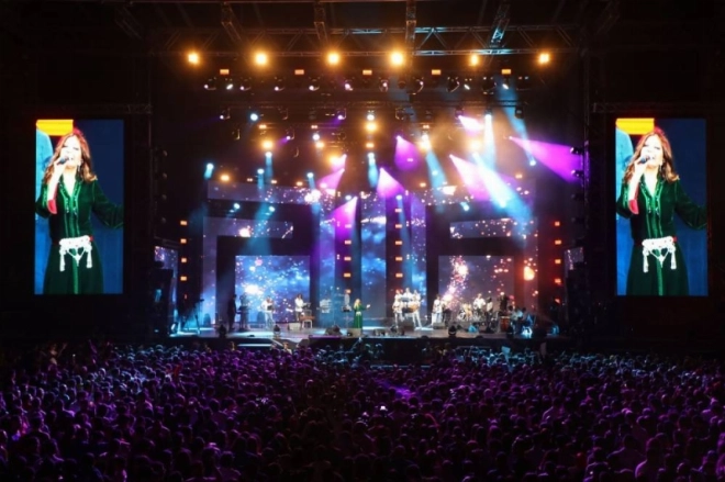 La diva de la chanson arabe Samira Said a livré un spectacle mémorable devant près de 200 000 personnes à l'OLM Souissi.