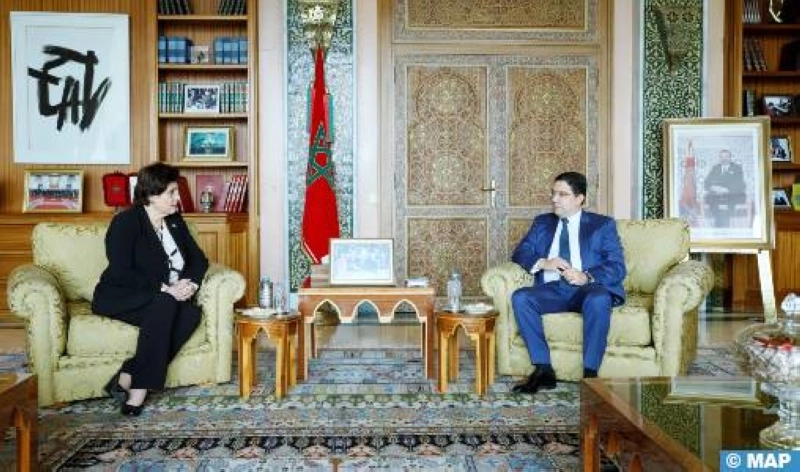 Nasser Bourita s'entretenant avec Ava Atzum Arevalo Tribouillier de Moscoso