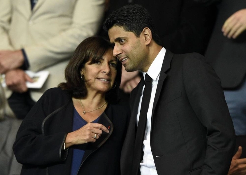 Anne Hidalgo la mairesse de Paris ne refusait pas un petit tête-à-tête avec le président du PSG, le Qatari, Nacer Lekhleifi.