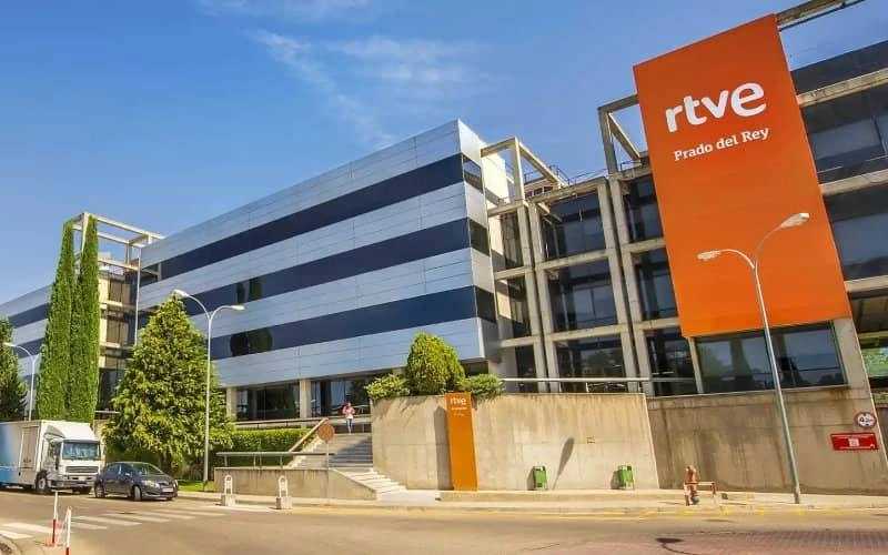 Question d'éthique. La rtve n'accepte pas que les sources financent les déplacements de ses journalistes