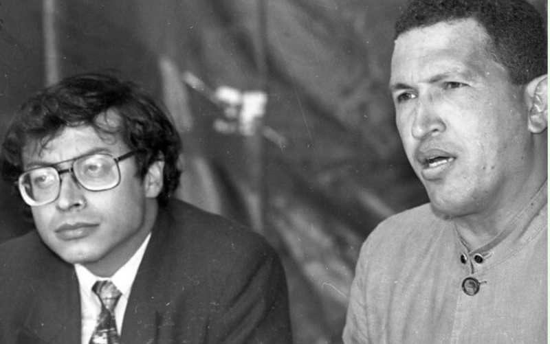 Gustavo Petro avec parrain des révolutionnaires, Hugo Chavez, le président du Vénézuela