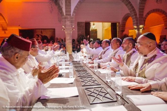 Une expérience spirituelle et artistique unique à Dar Souiri entre l'ensemble Matrouz dirigé par le Rabbin Avraham Edri et la troupe Al Anouar Al Mohamadia sous la direction de Maître Hamza Jorti.