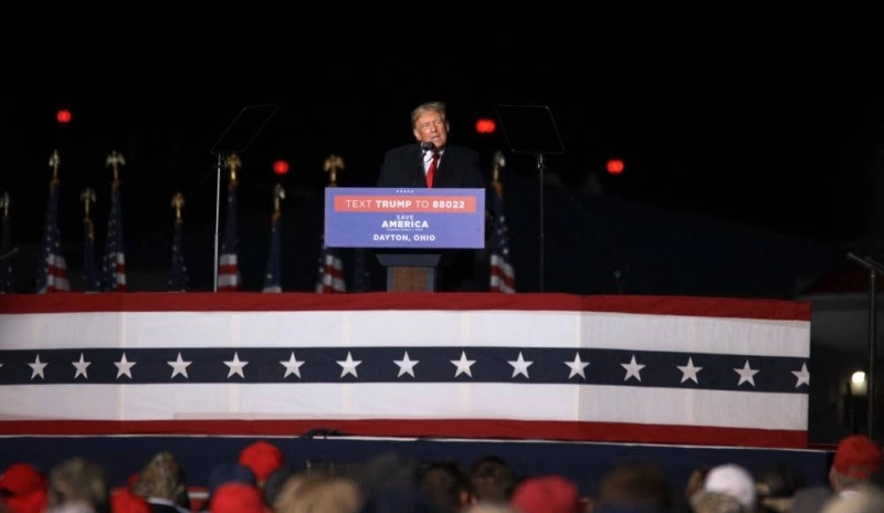 Doland Trump lors d'un rassemblement dans l'Ohio pour soutenir des candidats républicains. Wait and see!
