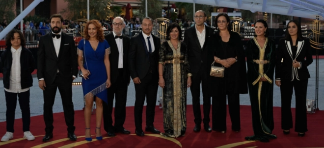 Faouzi Bensaïdi entourré de l'équipe du film Jours d'été à la 19ème édition du FIFM.