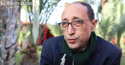Faouzi Bensaïdi entourré de l'équipe du film Jours d'été à la 19ème édition du FIFM.
