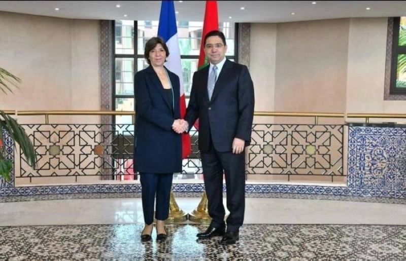 Nasser Bourita, ministre des affaires étrangères, lors d'une conférence de presse conjointe avec son homologue français Catherine Colonna