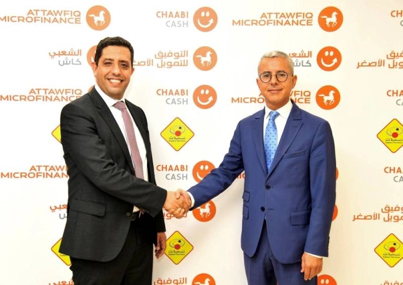 Hicham Kharrou, directeur général Attawfiq Microfinance et Omar El Mghari Idrissi, Directeur Général M2T signent un partenariat en faveur de l'inclusion financière