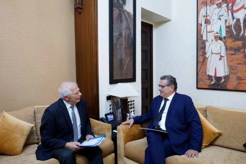 Aziz Akhannouch s'entretenant avec Josep Borrell