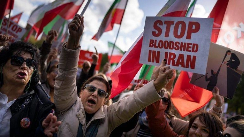 Arrêtez le bain de sang en Iran!