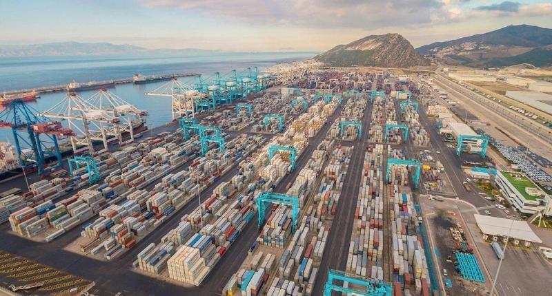 Tanger Med franchit la barre record de 700 000 conteneurs EVP manutentionnés par mois.