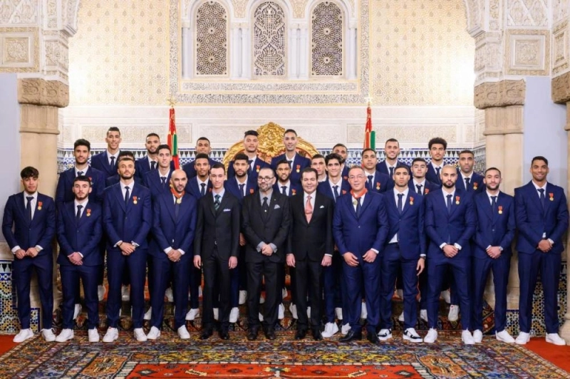 LE ROI MOHAMMED VI RECEVANT LES LIONS DE L'ATLAS. LE CONSTAT DE FAIBLESSE DE 2013 N'EST PLUS QU'UN LOINTAIN SOUVENIR.