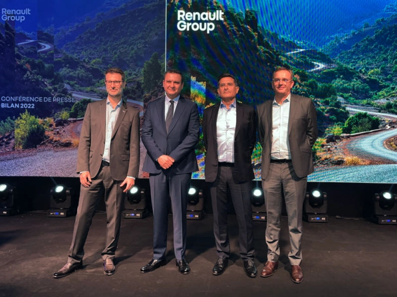 Fabrice Crevola, DG de Renault Commerce de la marque Dacia, Mohamed Bachiri, DG de Renault Group Maroc et Mohamed Bennani, directeur de la marque Renault.