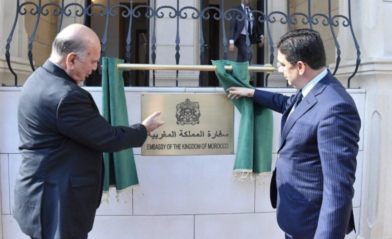 Nasser Bourita et le vice-Premier ministre, ministre des Affaires Étrangères de l'Irak, Fouad Hussein, inaugurant à Bagdad, l'Ambassade du Maroc