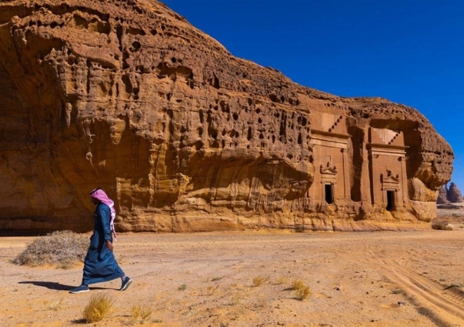 Le site antique d’Al-Ula, jumeau de la célèbre nécropole nabatéenne de Pétra, dans le sud de la Jordanie, devrait bientôt briller sur la carte du tourisme mondial.