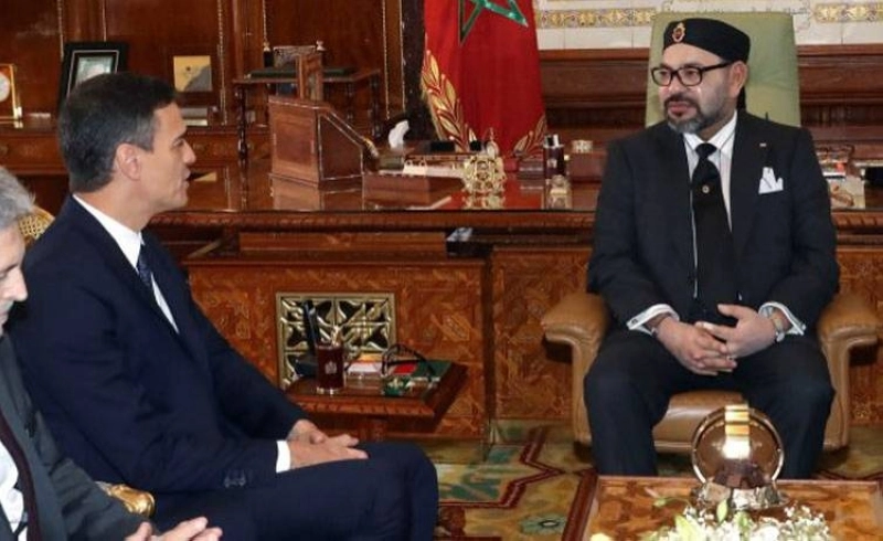 Ph. Archives. Le Roi Mohammed VI s'entretenant à Rabat avec le chef du gouvernement espagnol Pedro Sanchez