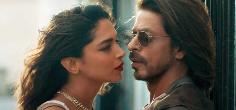 Shah Rukh et Deepika Padukone dans Pathaan de Siddharth Anand.