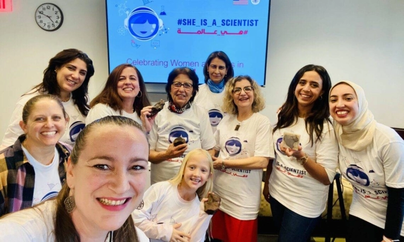 Un intérêt particulier est accordé aux programmes destinés aux femmes scientifiques