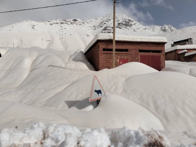 De fortes chutes de neige ont enclavé plusieurs bourgades dans les montagnes du sud