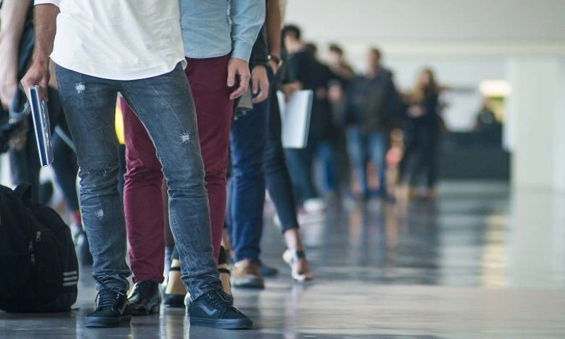 Les nouveaux entrants sur le marché de l'emploi, auront des revenus inférieurs de 13 % au cours de leur première décennie de vie active.
