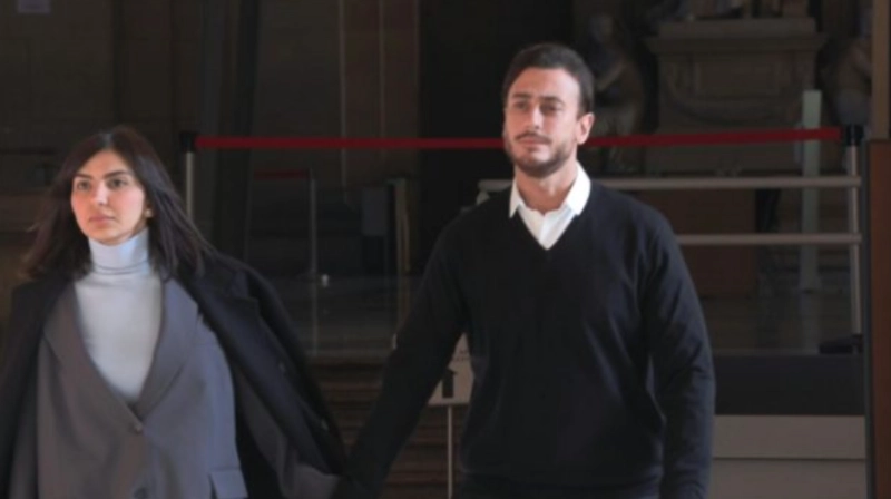 Saad Lamjarred est arrivé lundi au palais de justice de Paris main dans la main avec son épouse.