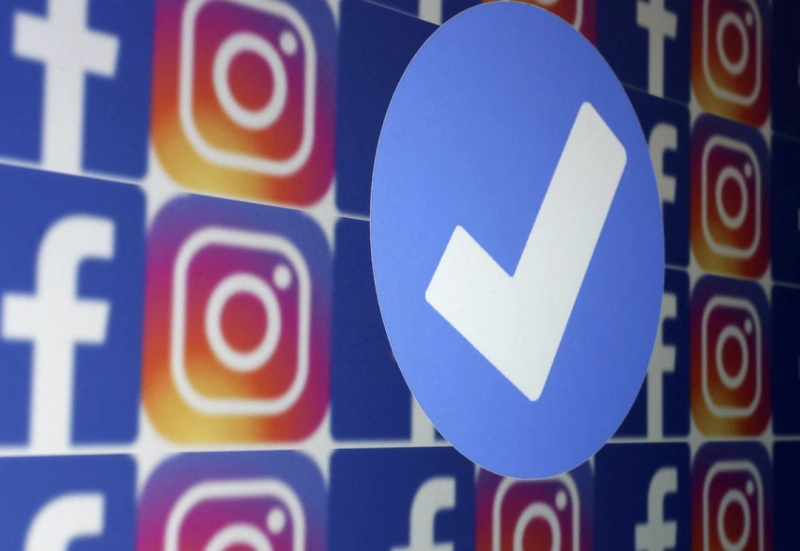 Le petit badge bleu de Facebook devient payant