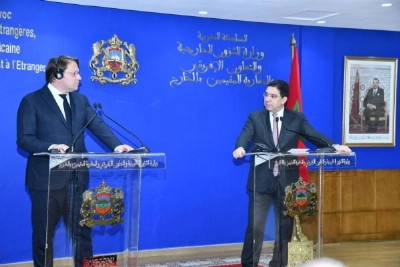 Olivér Várhelyi et Nasser Bourita s'exprimant lors de la conférence de presse donnée à Rabat