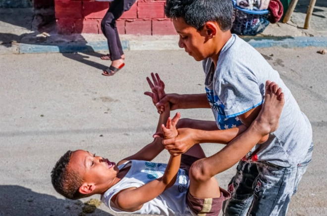 Des enfants en train de jouer à Douar Shanty.