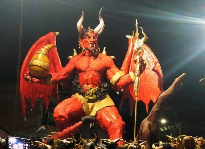 Le Satan glorieux, objet de l'ire des croyants