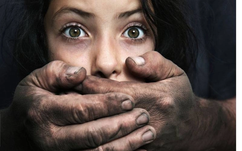On oublie souvent la souffrance psychique des jeunes victimes de viol