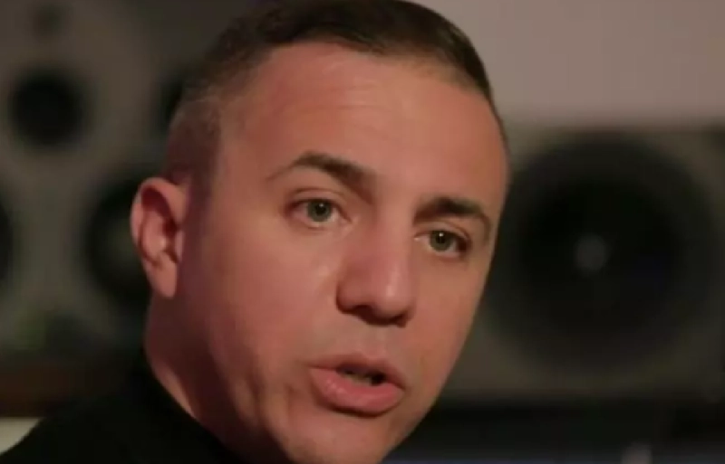 Faudel a dû quitter la France lorsque sa carrière a été entachée après son soutien à Nicolas Sarkozy en 2007.