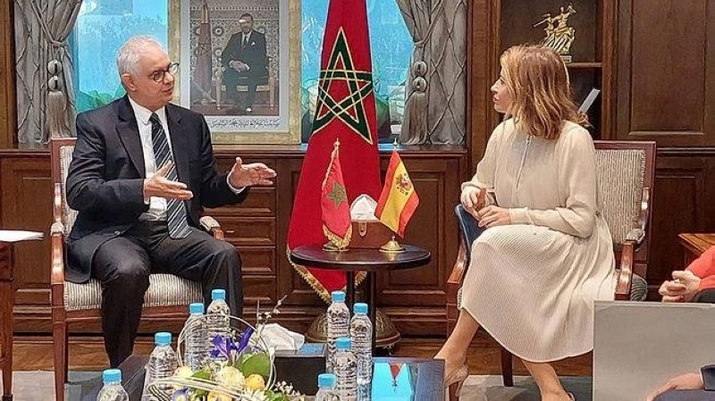 Nizar Baraka s'entretenant avec la ministre espagnole Raquel Sánchez