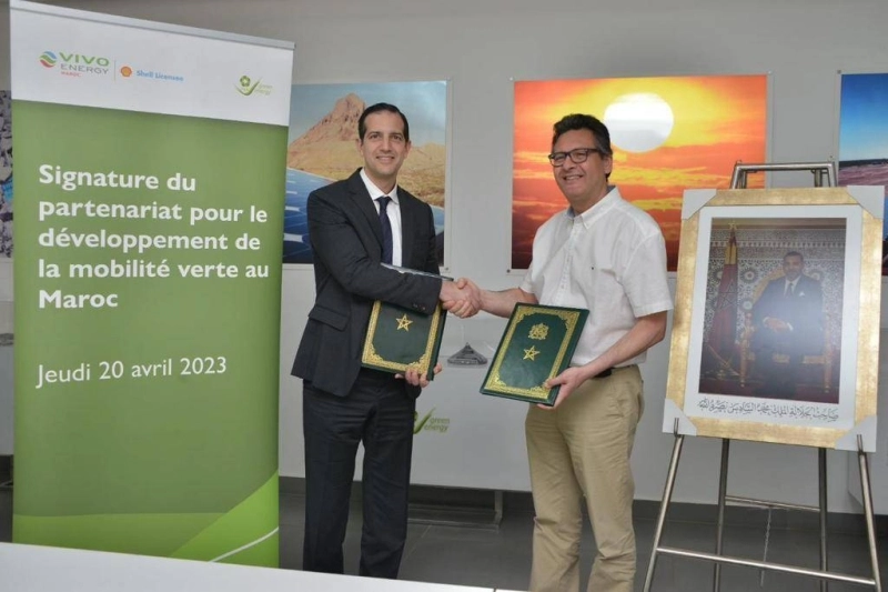 Peyami Oven, Directeur Général de Vivo Energy Maroc et Mostafa Benzaazoua, Directeur Général du Green Energy Park.