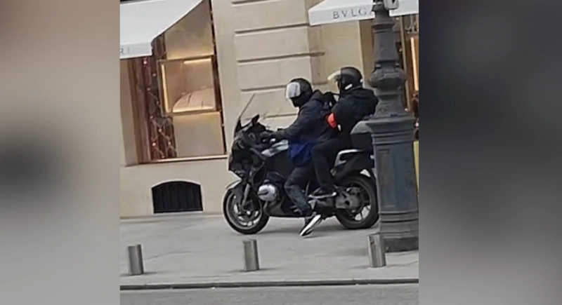 Les braqueurs filmés au moment de prendre la fuite