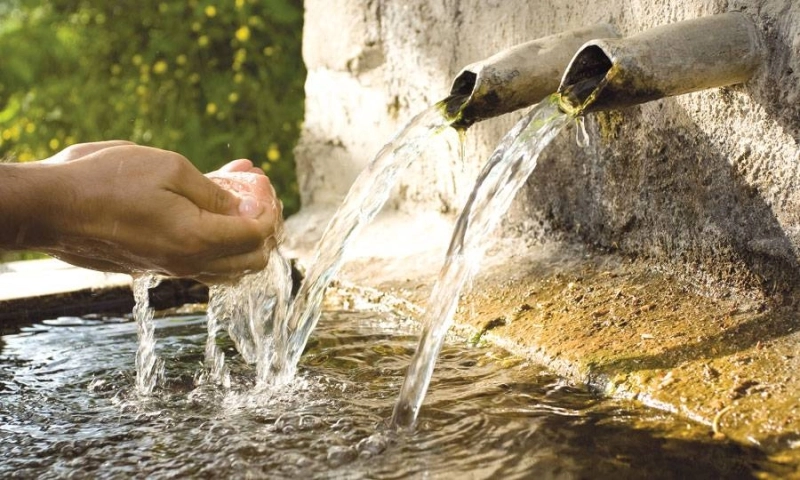 Le Maroc dispose d'un bilan d'eau virtuel positif en agriculture en important 20.7 milliards de mètres cubes (MMm3) et exportant 1.8 MMm3 par an.