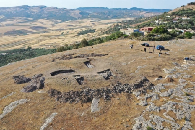 Les fouilles maroco-polonaises dans la cité antique de Volubilis concernent le système de défense romain de la région.