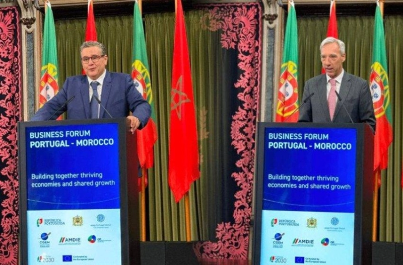 Le chef du gouvernement marocain Aziz Akhannouch et le ministre portugais des Affaires étrangères à l'ouverture du Forum