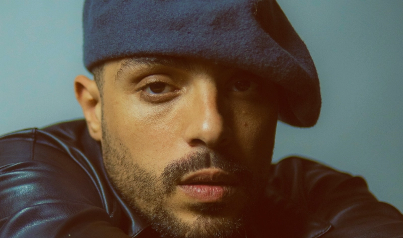 Le jeune rappeur Ouenza brise les frontières musicales pour fédérer un public plus large.
