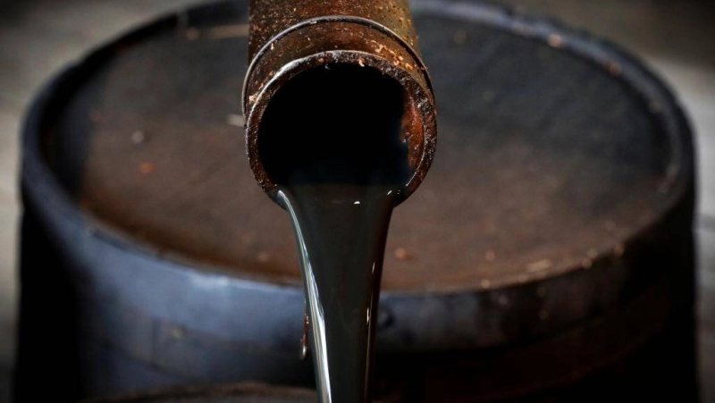 Les prix du pétrole brut reculent.