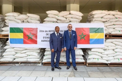 Le Roi Mohammed VI et le Président Ali Bongo. 2000 tonnes de fertilisants offerts aux agriculteurs gabonais.