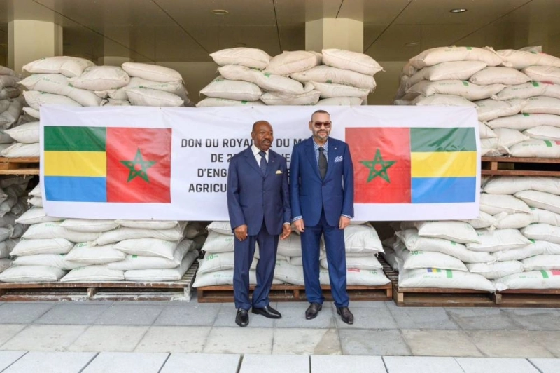 Le Roi Mohammed VI et le Président Ali Bongo. 2000 tonnes de fertilisants offerts aux agriculteurs gabonais.