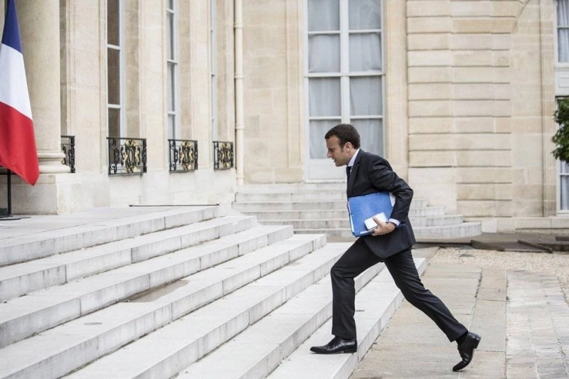 Le président français rattrapé par ses erreurs