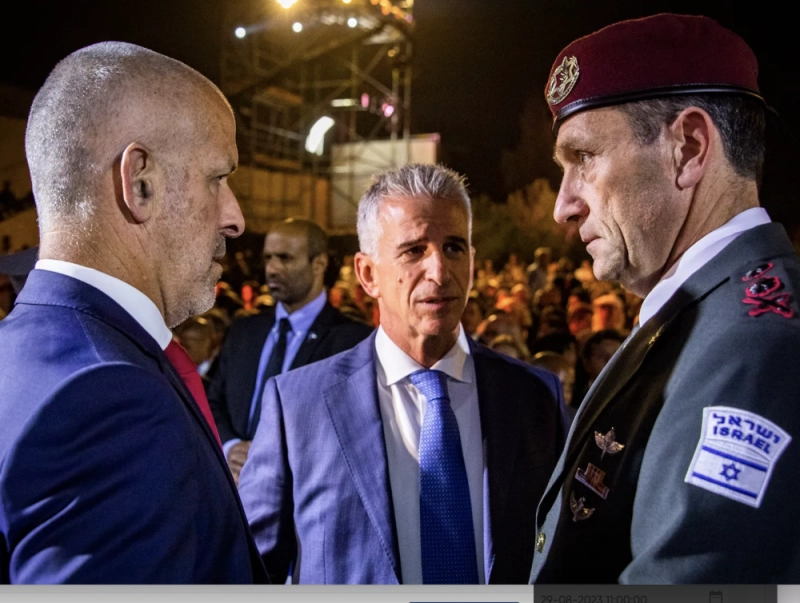 (De gauche à droite) Le chef du Shin Bet Ronen Bar, celui du Mossad David Barnea et le chef de l’armée Herzl Halevi.
