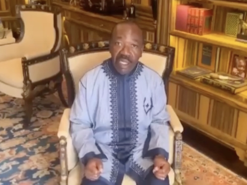 De sa résidence, Ali Bongo demande à ses amis de faire du bruit