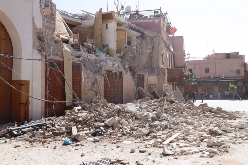 Décombres visibles dans plusieurs quartiers de Marrakech pourtant moins touchés que des zones avoisinantes
