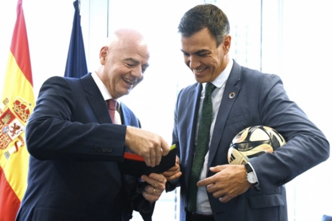 Pedro Sánchez et Gianni Infantino